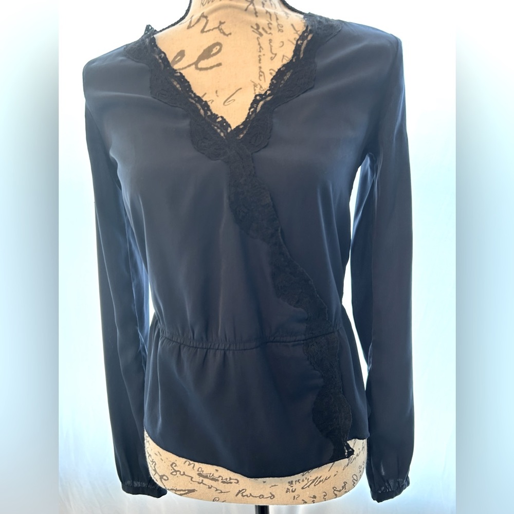 Abercrombie & Fitch Women’s XS Long Sleeve V-Neck Lace Trim Top